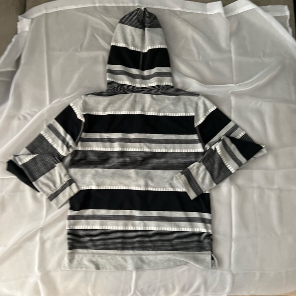 Beautiful Giant Men’s/Unisex Black and White Striped Hoodie Size Medium - Picture 5 of 10